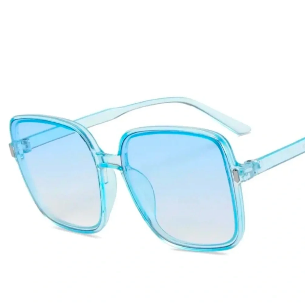 🆕OVERSIZED LIGHT BLUE SUNGLASSES- NIB